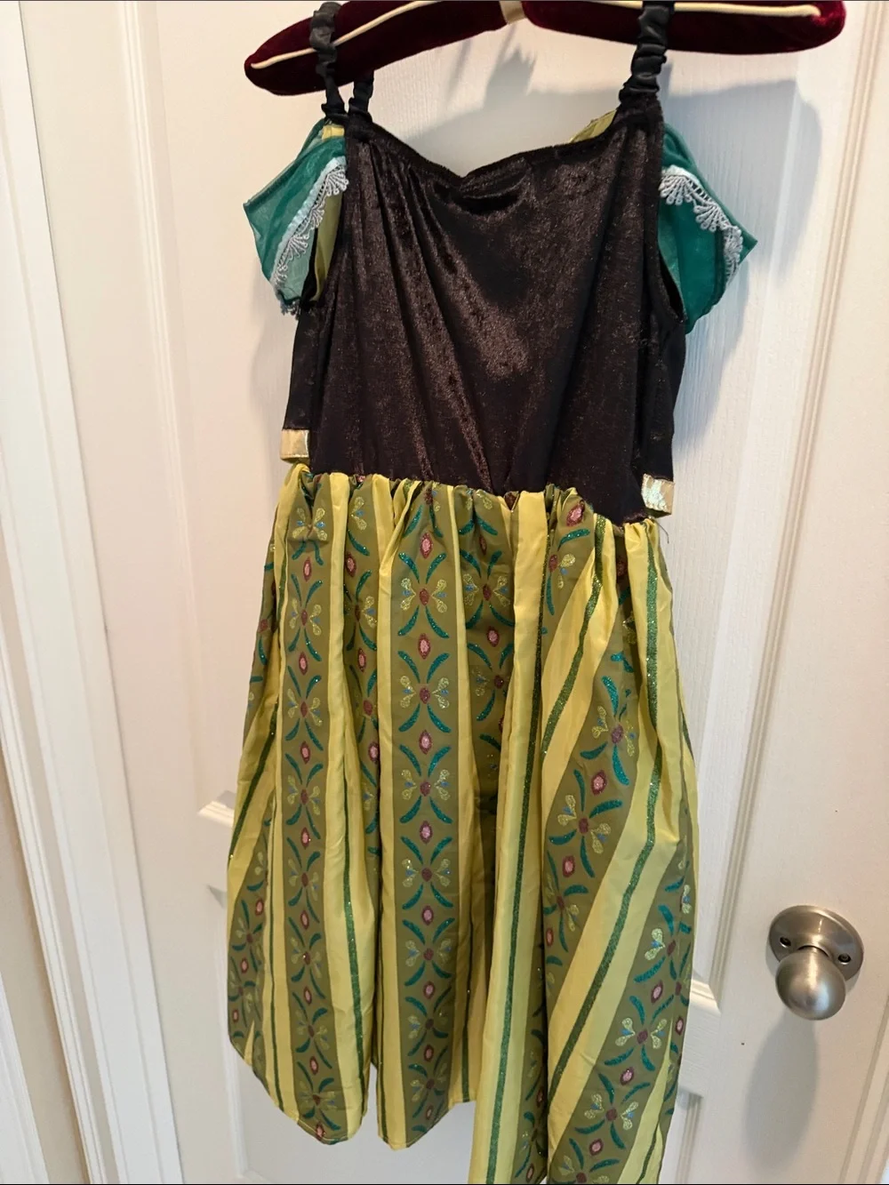 Disney’s Anna from frozen Girls size 1012 Green Princess Costume Dress